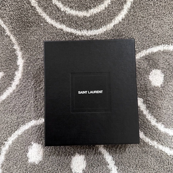 NEW SAINT LAURENT Textured-Leather and Silver-Tone Bracelet - small - Picture 6 of 7